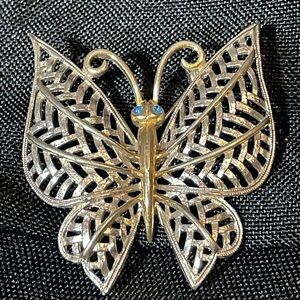 🦋✨Vintage two toned Butterfly Brooch